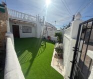 Бунгало 69 кв.м в Торревьехе с террасой у моря