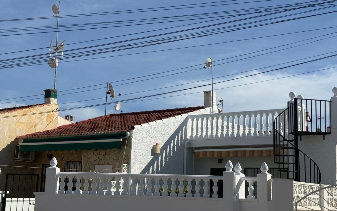 Бунгало 69 кв.м в Торревьехе с террасой у моря