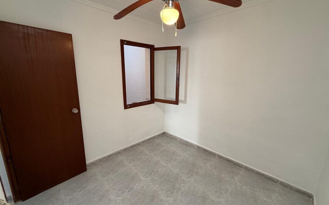 Бунгало 69 кв.м в Торревьехе с террасой у моря