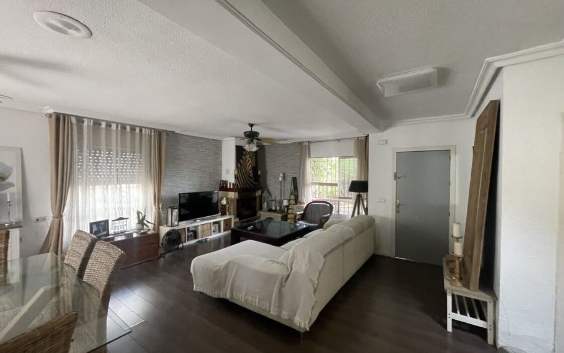 Дом в Рохалес с террасой, 4 комнаты, 172 кв.м