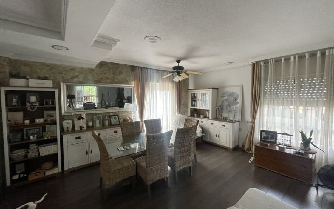 Дом в Рохалес с террасой, 4 комнаты, 172 кв.м