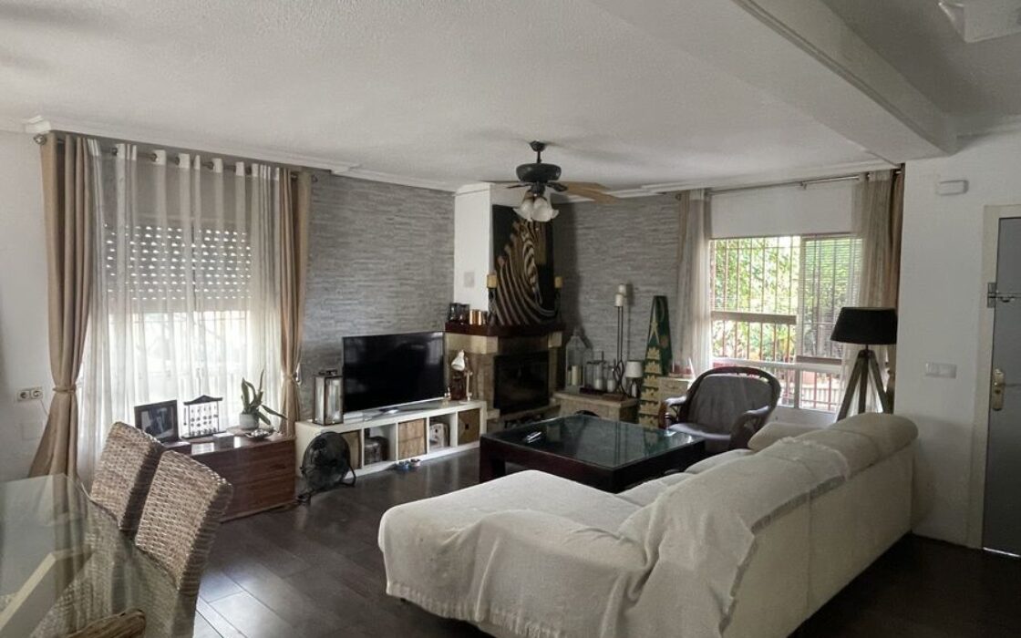 Дом в Рохалес с террасой, 4 комнаты, 172 кв.м