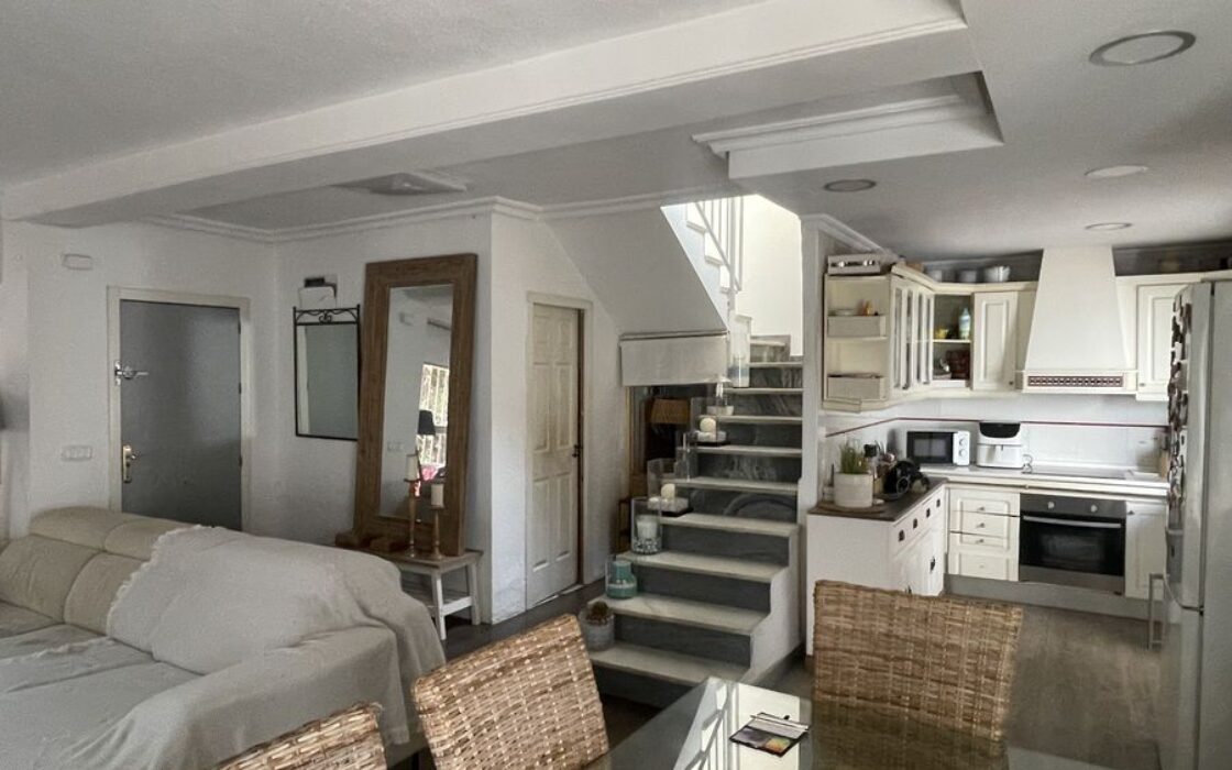 Дом в Рохалес с террасой, 4 комнаты, 172 кв.м