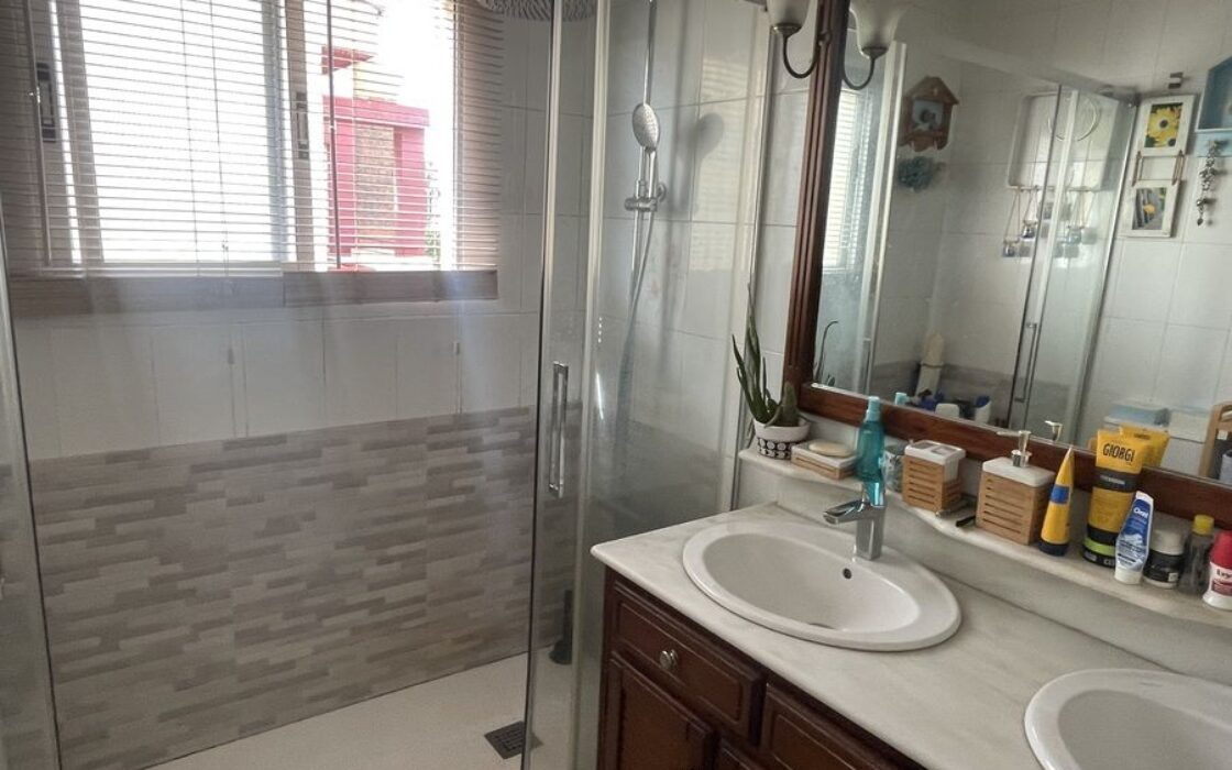 Дом в Рохалес с террасой, 4 комнаты, 172 кв.м