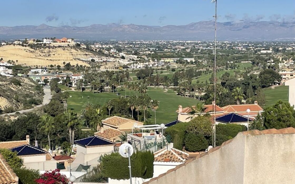 Дом в Альгорфе 4 комнаты с общим бассейном