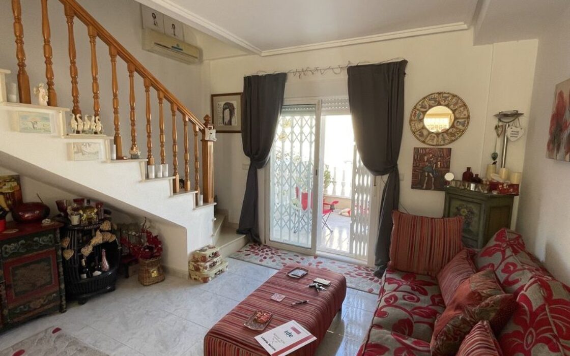 Дом в Альгорфе 4 комнаты с общим бассейном