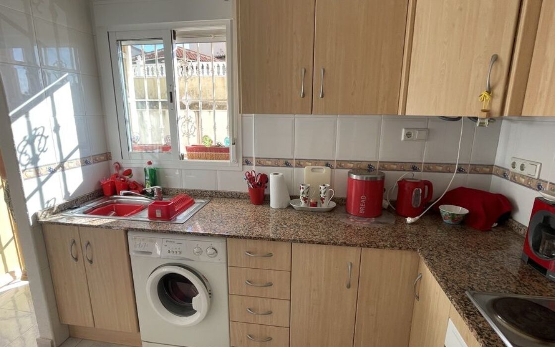 Дом в Альгорфе 4 комнаты с общим бассейном