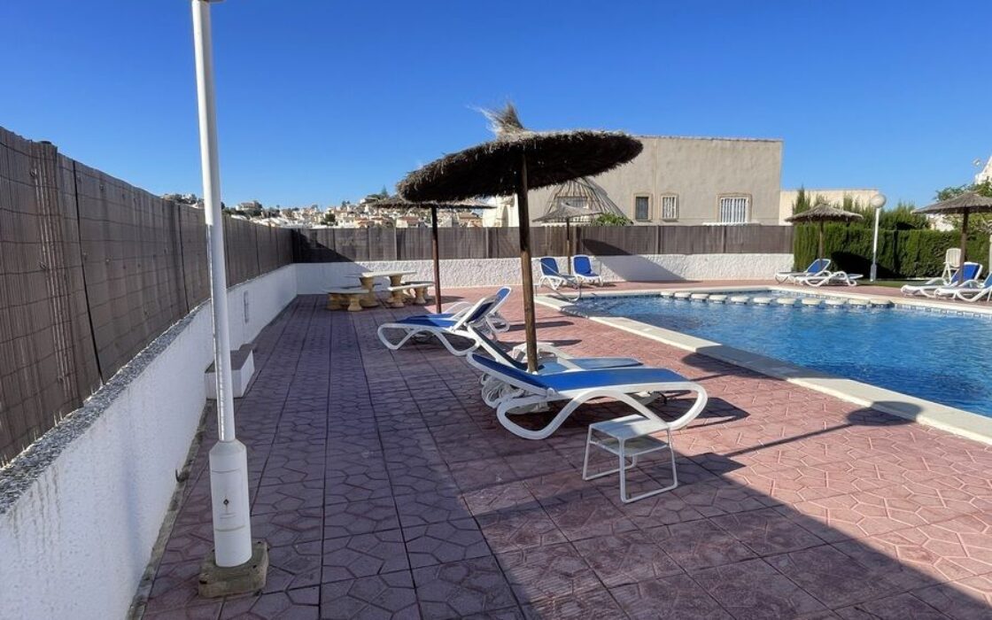 Дом в Альгорфе 4 комнаты с общим бассейном