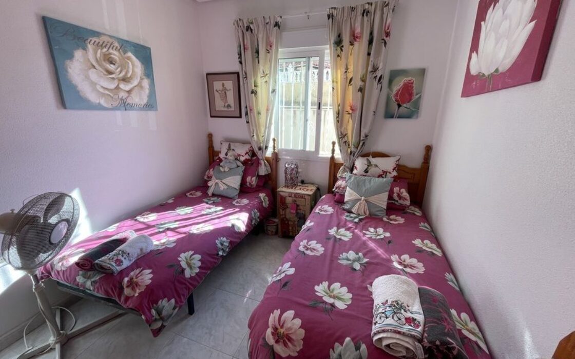 Дом в Альгорфе 4 комнаты с общим бассейном