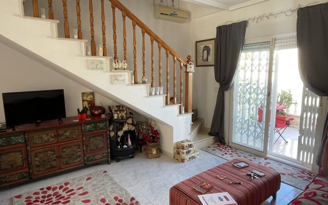 Дом в Альгорфе 4 комнаты с общим бассейном