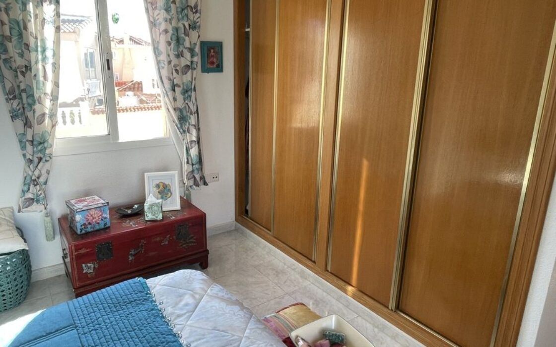 Дом в Альгорфе 4 комнаты с общим бассейном