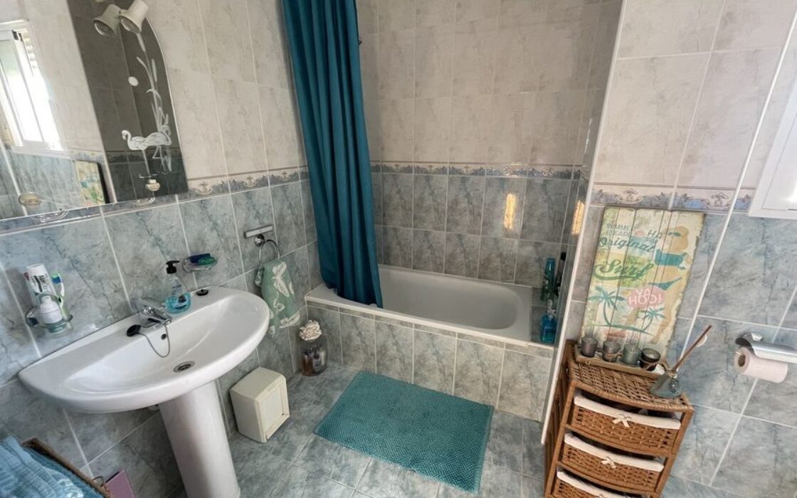 Дом в Альгорфе 4 комнаты с общим бассейном