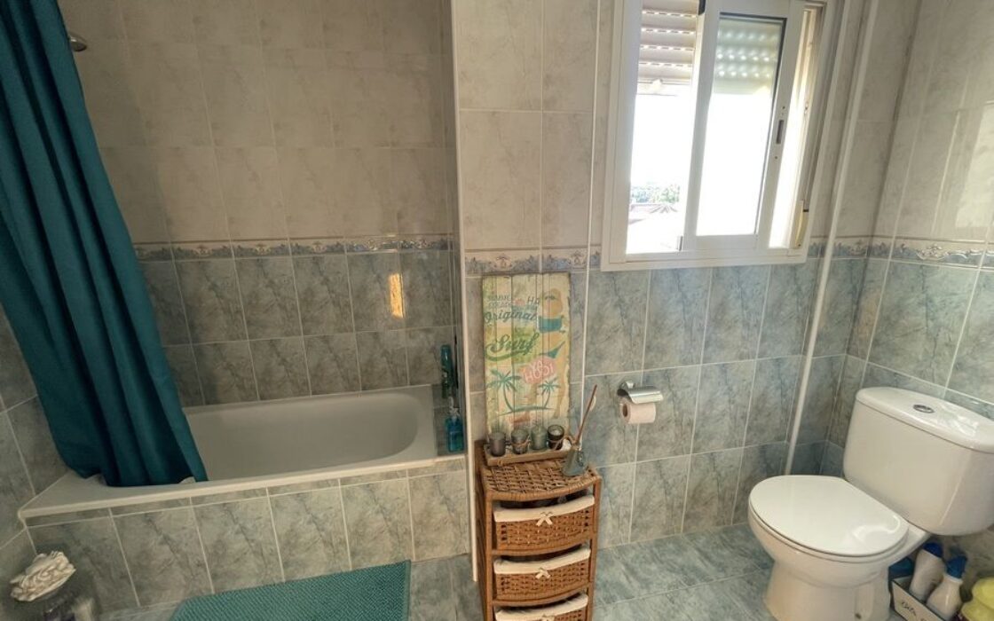 Дом в Альгорфе 4 комнаты с общим бассейном