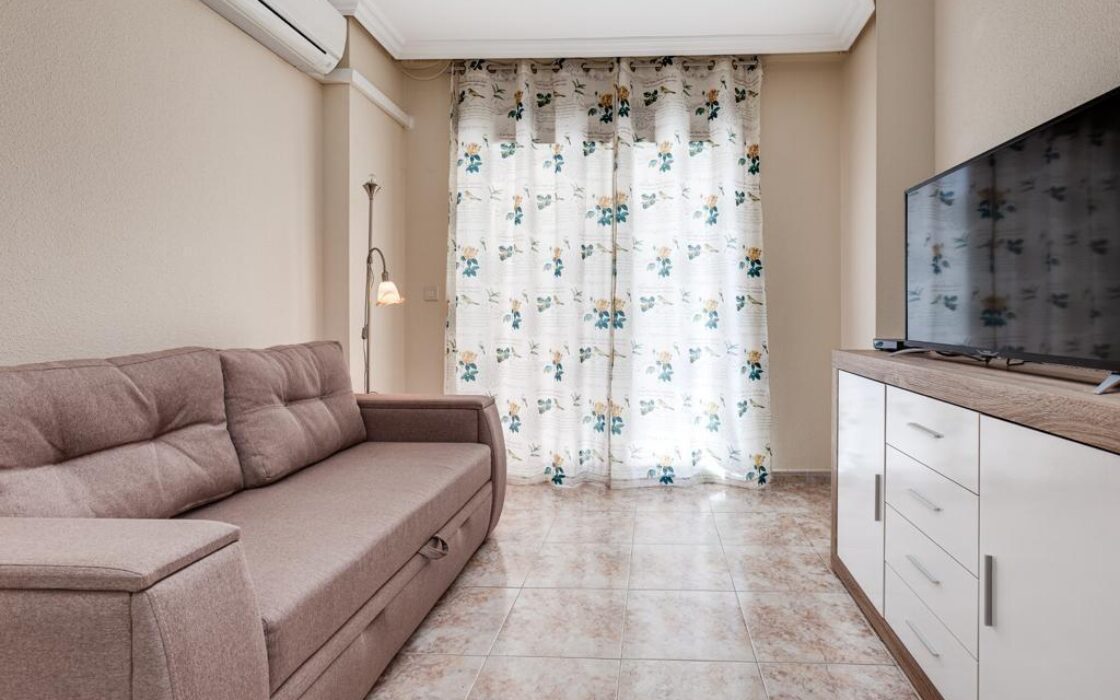 Квартира 51 кв.м с террасой в центре Торревьехи у моря