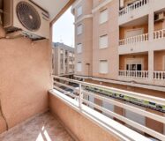 Квартира 51 кв.м с террасой в центре Торревьехи у моря