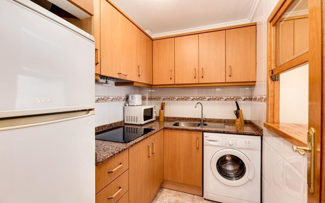 Квартира 51 кв.м с террасой в центре Торревьехи у моря