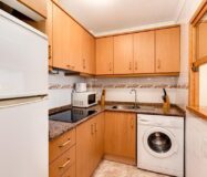 Квартира 51 кв.м с террасой в центре Торревьехи у моря