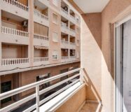 Квартира 51 кв.м с террасой в центре Торревьехи у моря