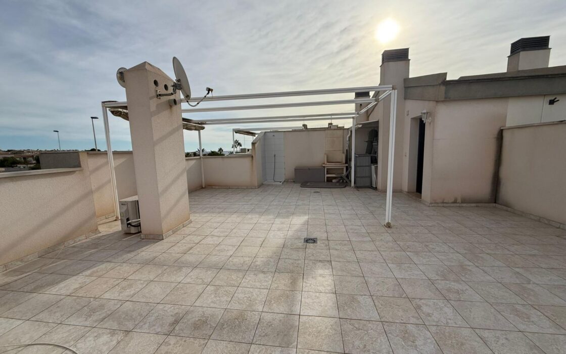 Бунгало 63 кв.м в Торревьехе у моря с террасой