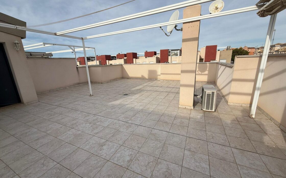 Бунгало 63 кв.м в Торревьехе у моря с террасой