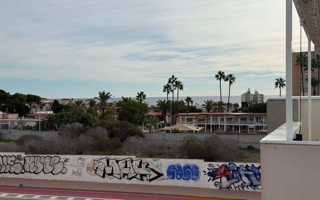 Бунгало 63 кв.м в Торревьехе у моря с террасой