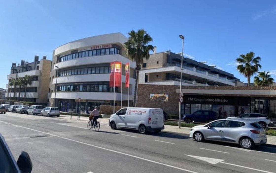 Апартаменты в Ориуэла Коста с бассейном, 3 спальни