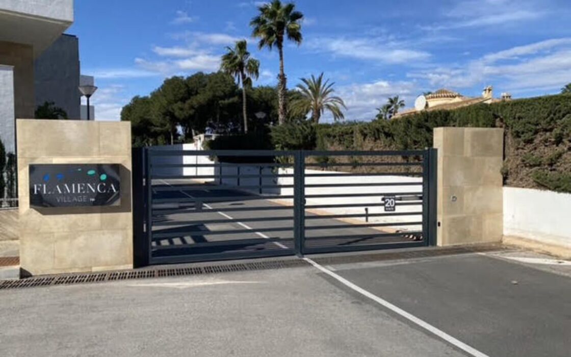 Апартаменты в Ориуэла Коста с бассейном, 3 спальни