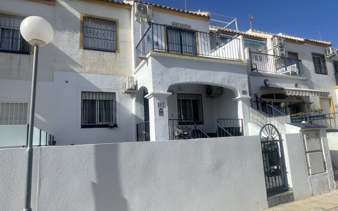 Апартаменты 4 комнаты в Аликанте с общим бассейном