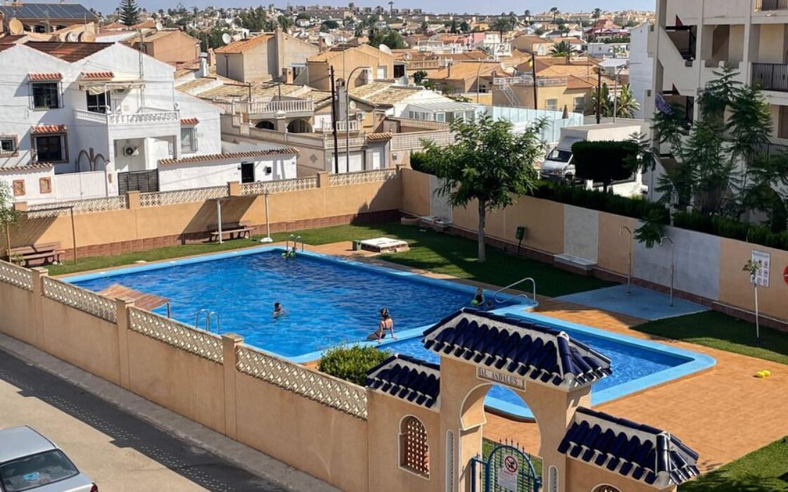 Апартаменты 4 комнаты в Аликанте с общим бассейном