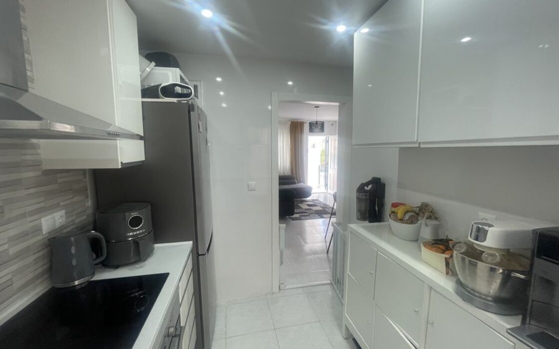 Апартаменты 4 комнаты в Аликанте с общим бассейном