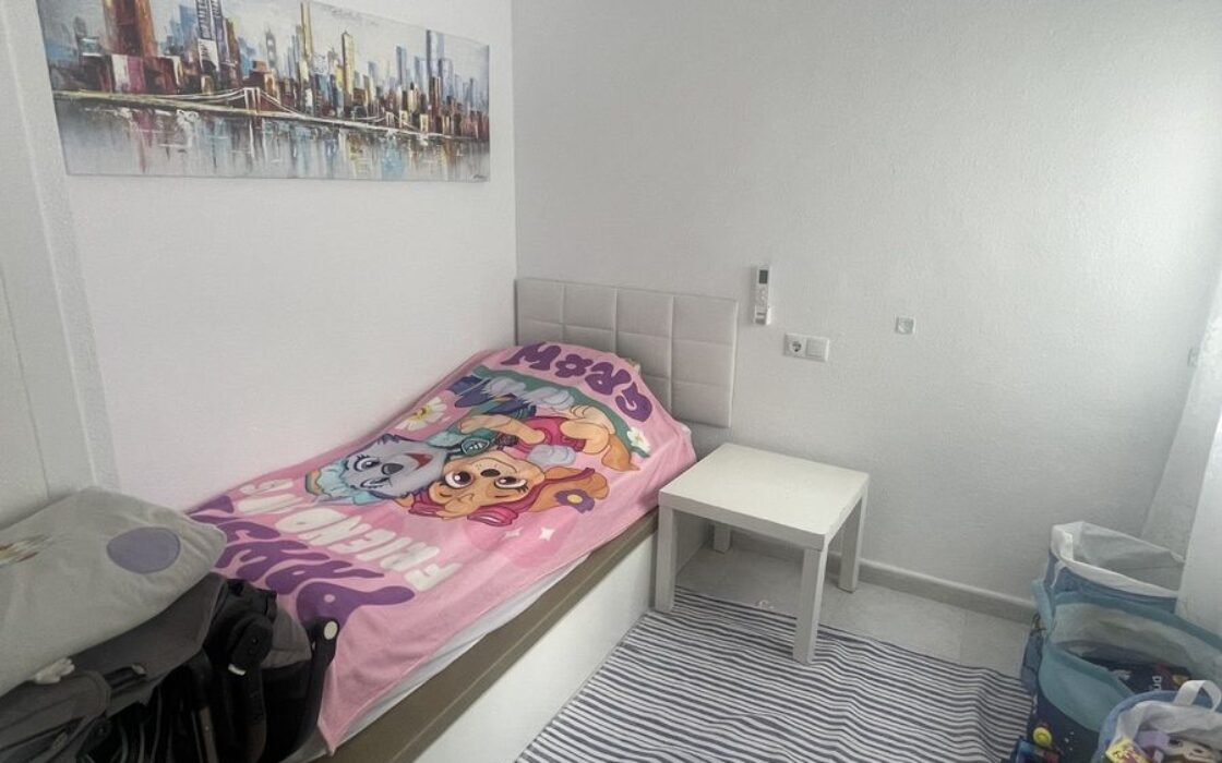 Апартаменты 4 комнаты в Аликанте с общим бассейном