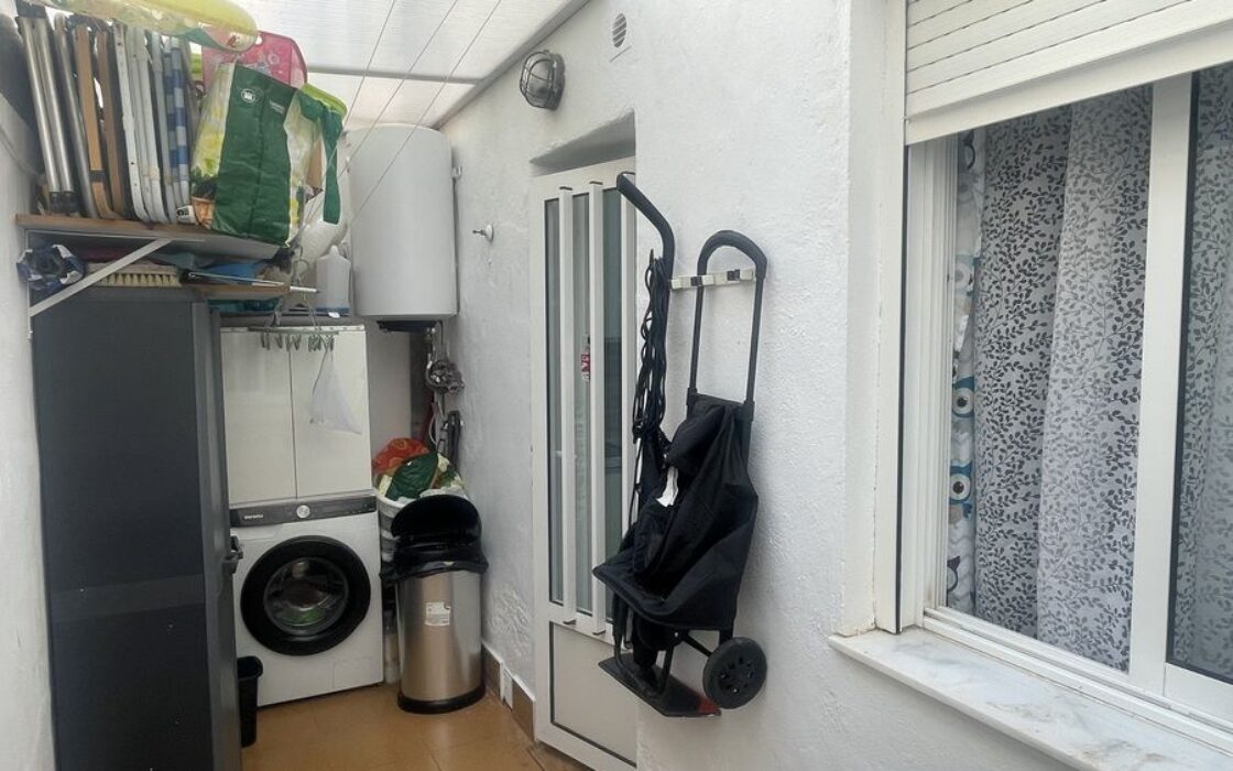 Апартаменты 4 комнаты в Аликанте с общим бассейном