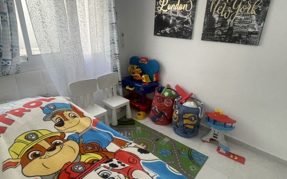 Апартаменты 4 комнаты в Аликанте с общим бассейном