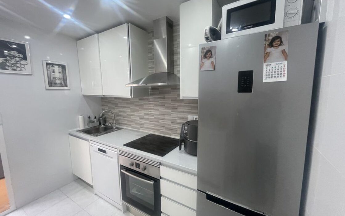 Апартаменты 4 комнаты в Аликанте с общим бассейном