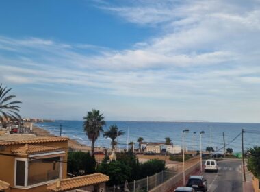 Бунгало в Торревьехе с террасой и видом на море