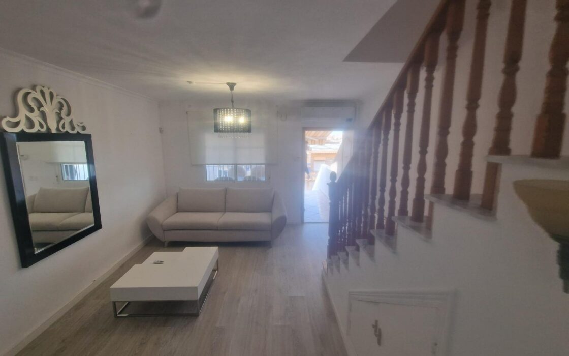 Бунгало в Торревьехе с террасой и видом на море