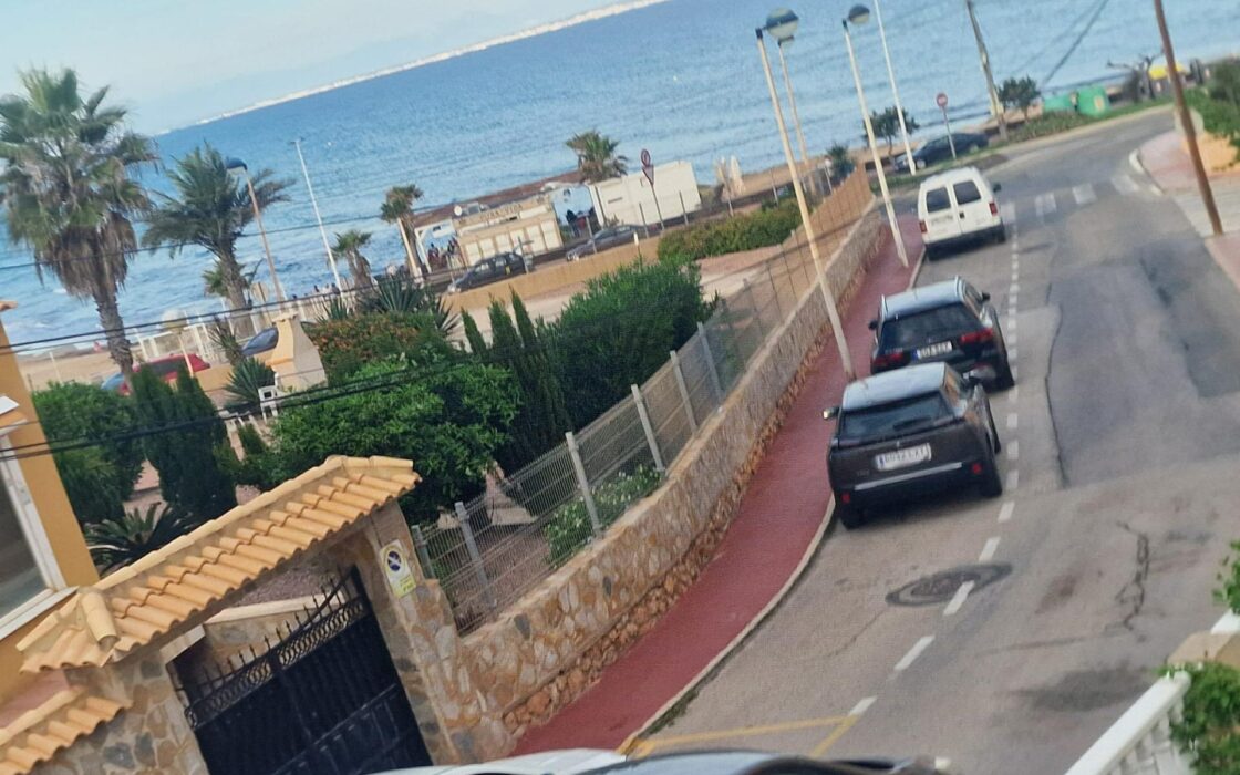 Бунгало в Торревьехе с террасой и видом на море