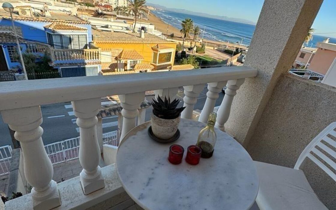 Бунгало в Торревьехе с террасой и видом на море