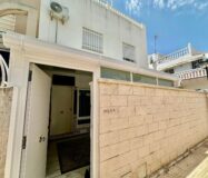 Бунгало в Торревьехе 95 кв.м с бассейном и террасой