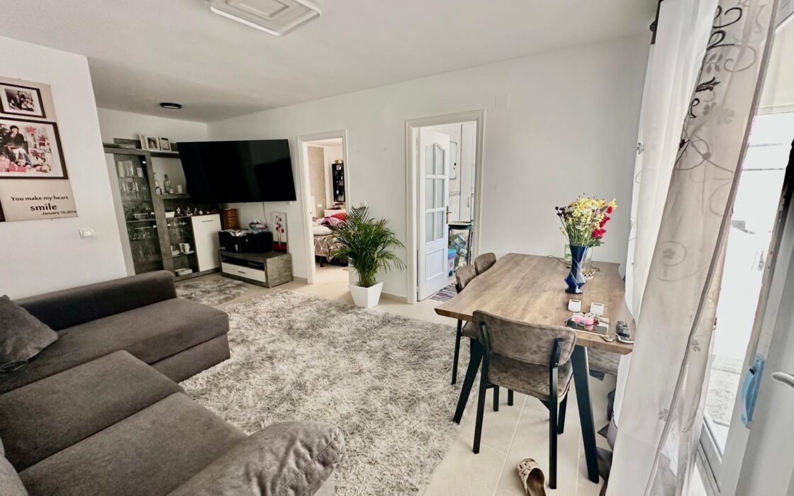 Бунгало в Торревьехе 95 кв.м с бассейном и террасой