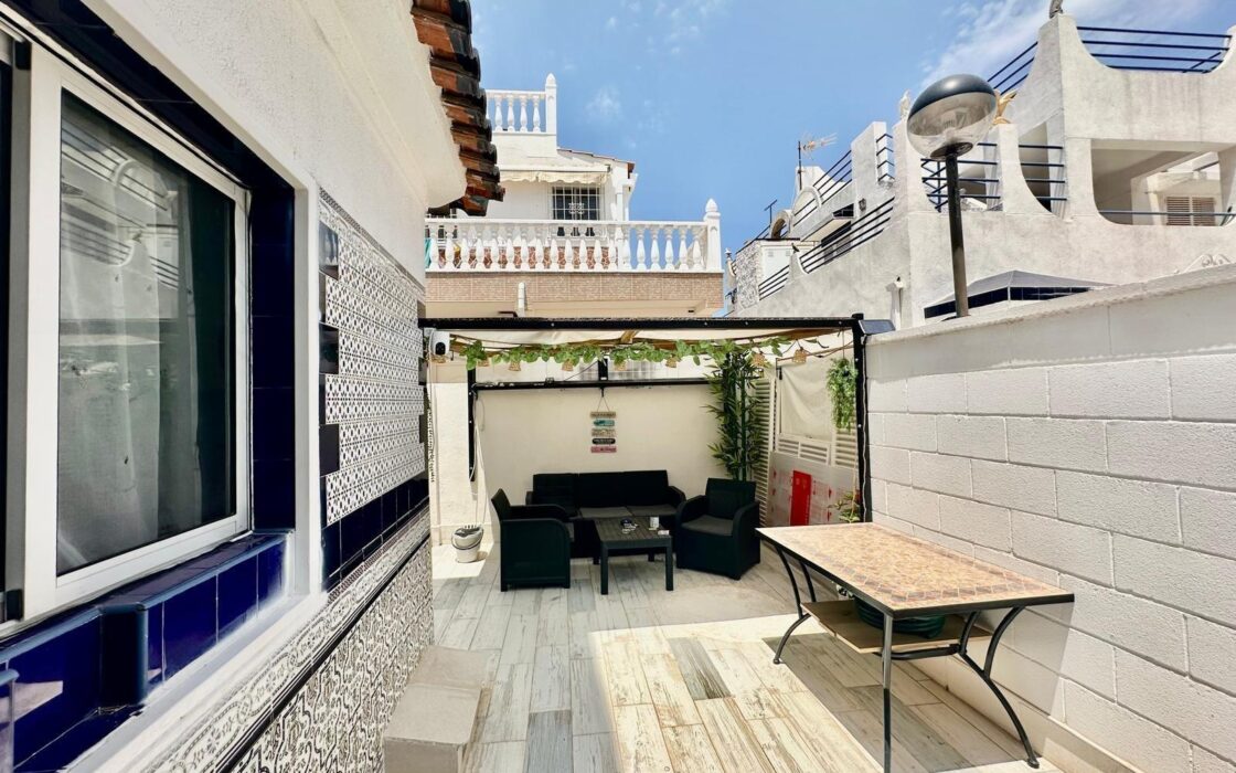 Бунгало в Торревьехе 95 кв.м с бассейном и террасой