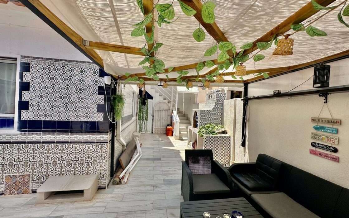 Бунгало в Торревьехе 95 кв.м с бассейном и террасой