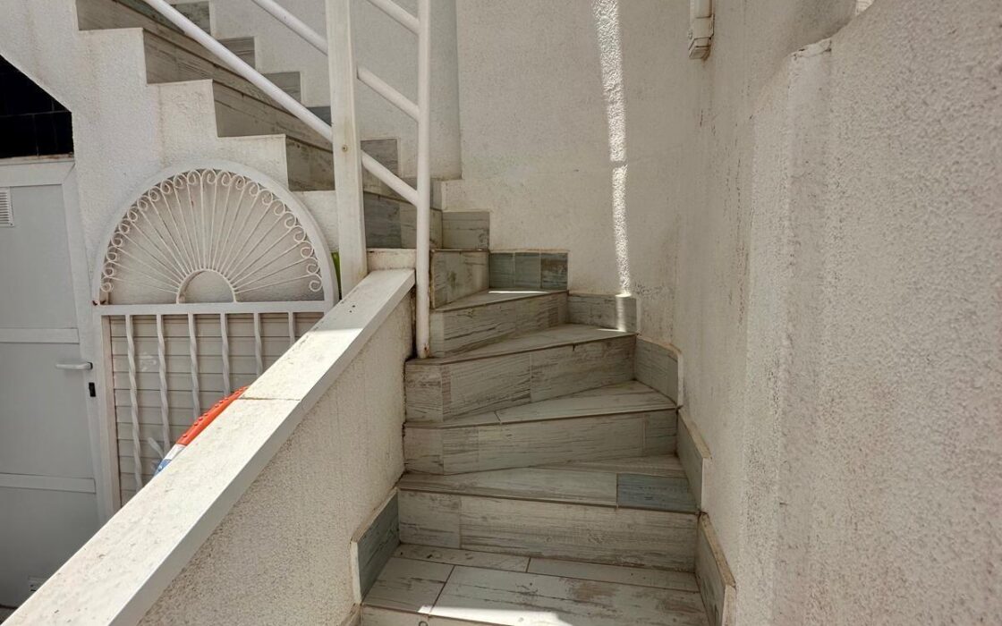 Бунгало в Торревьехе 95 кв.м с бассейном и террасой