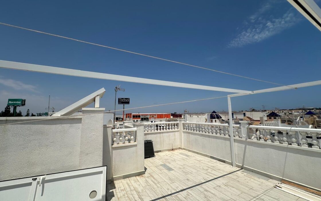 Бунгало в Торревьехе 95 кв.м с бассейном и террасой