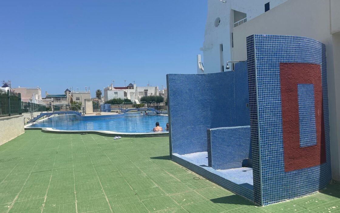 Бунгало в Торревьехе 95 кв.м с бассейном и террасой