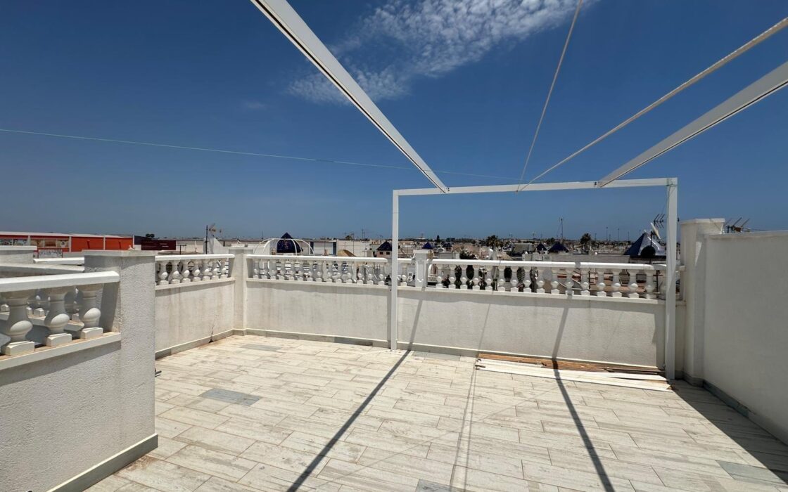 Бунгало в Торревьехе 95 кв.м с бассейном и террасой