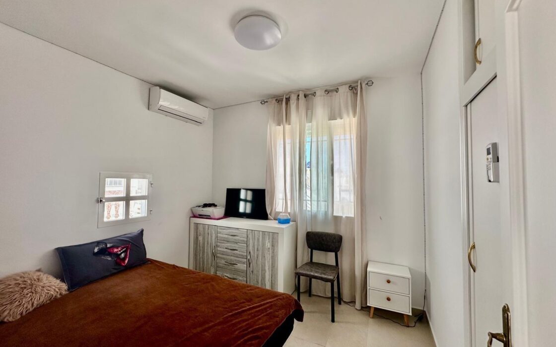 Бунгало в Торревьехе 95 кв.м с бассейном и террасой