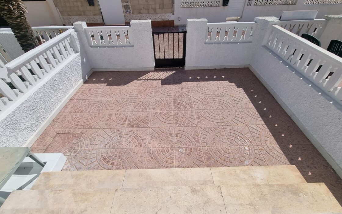 Бунгало 1 комната в Торревьехе 43 кв.м с террасой 16 кв.м