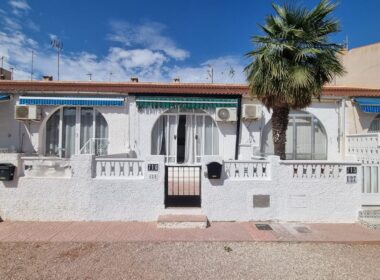 Бунгало 1 комната в Торревьехе 43 кв.м с террасой 16 кв.м