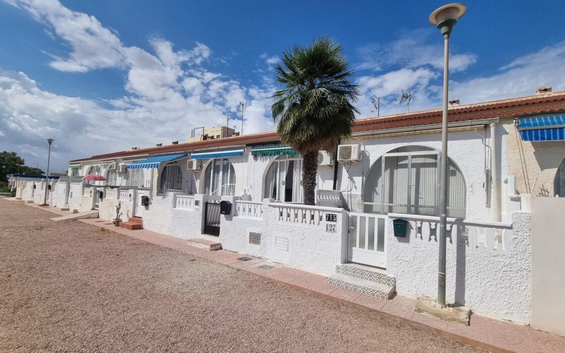 Бунгало 1 комната в Торревьехе 43 кв.м с террасой 16 кв.м